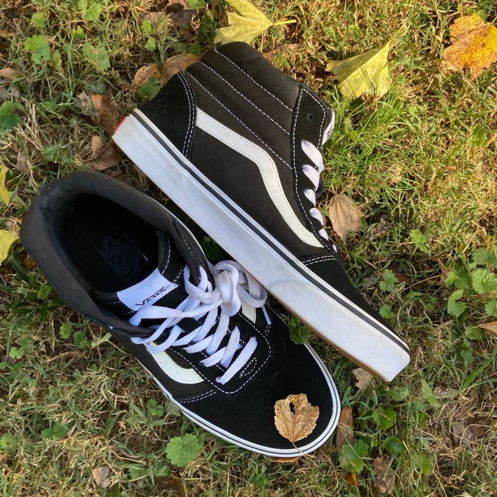 Vans Ward Hi Top Women’s Shoe ✨ Size US Women 9.0